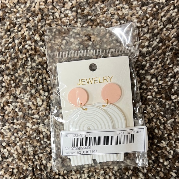 Jewelry - Elegant Pink and Gold Earrings